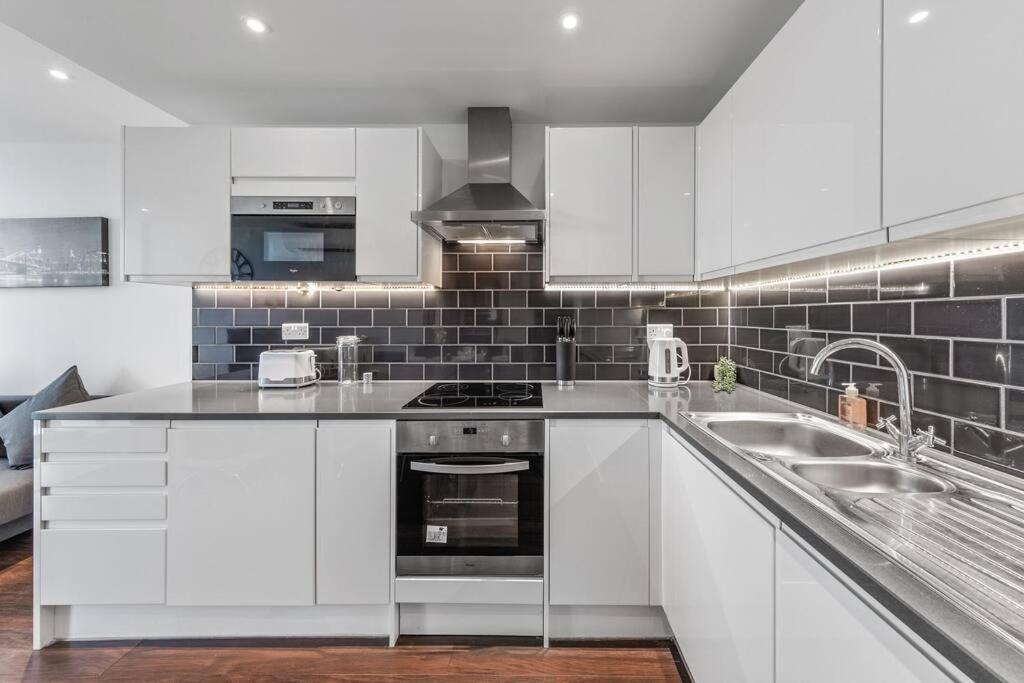 New Apartment 20 Mins From Waterloo London Bp36 Εξωτερικό φωτογραφία