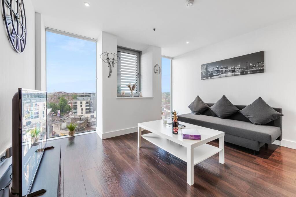 New Apartment 20 Mins From Waterloo London Bp36 Εξωτερικό φωτογραφία